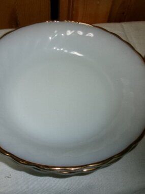 Lot of six 7.5 in fire king vtg milk glass gold trim elegant bowls soup salad